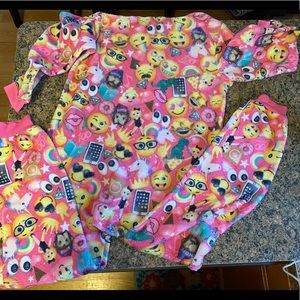 Girls- 1 piece pajamas w/front zipper size 10/12